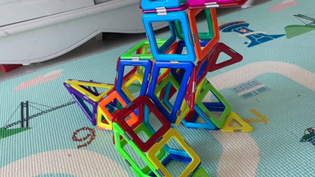 用磁力片搭的恐龙