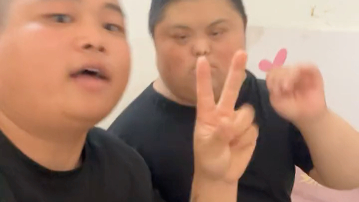 小鸭哥做手指操