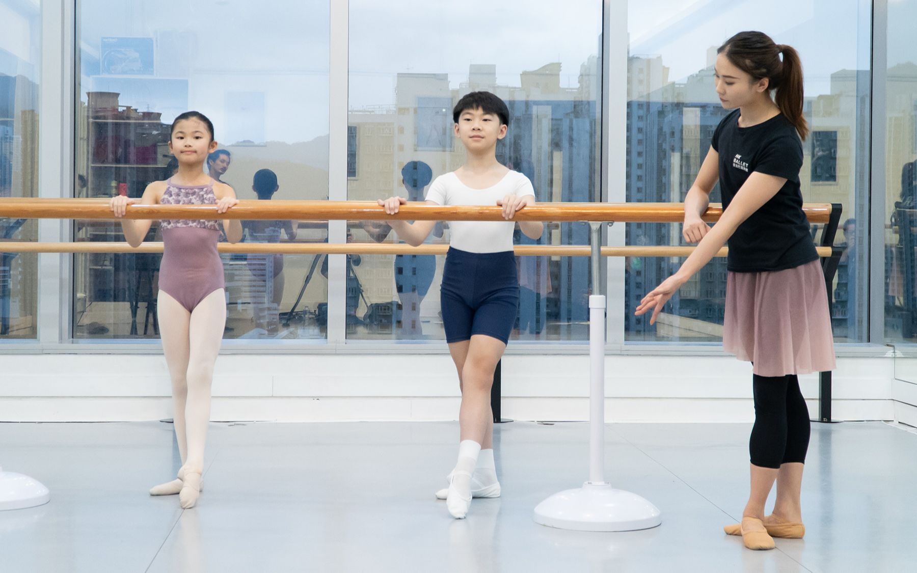 香港芭蕾舞团网上芭蕾课初级课程第2课