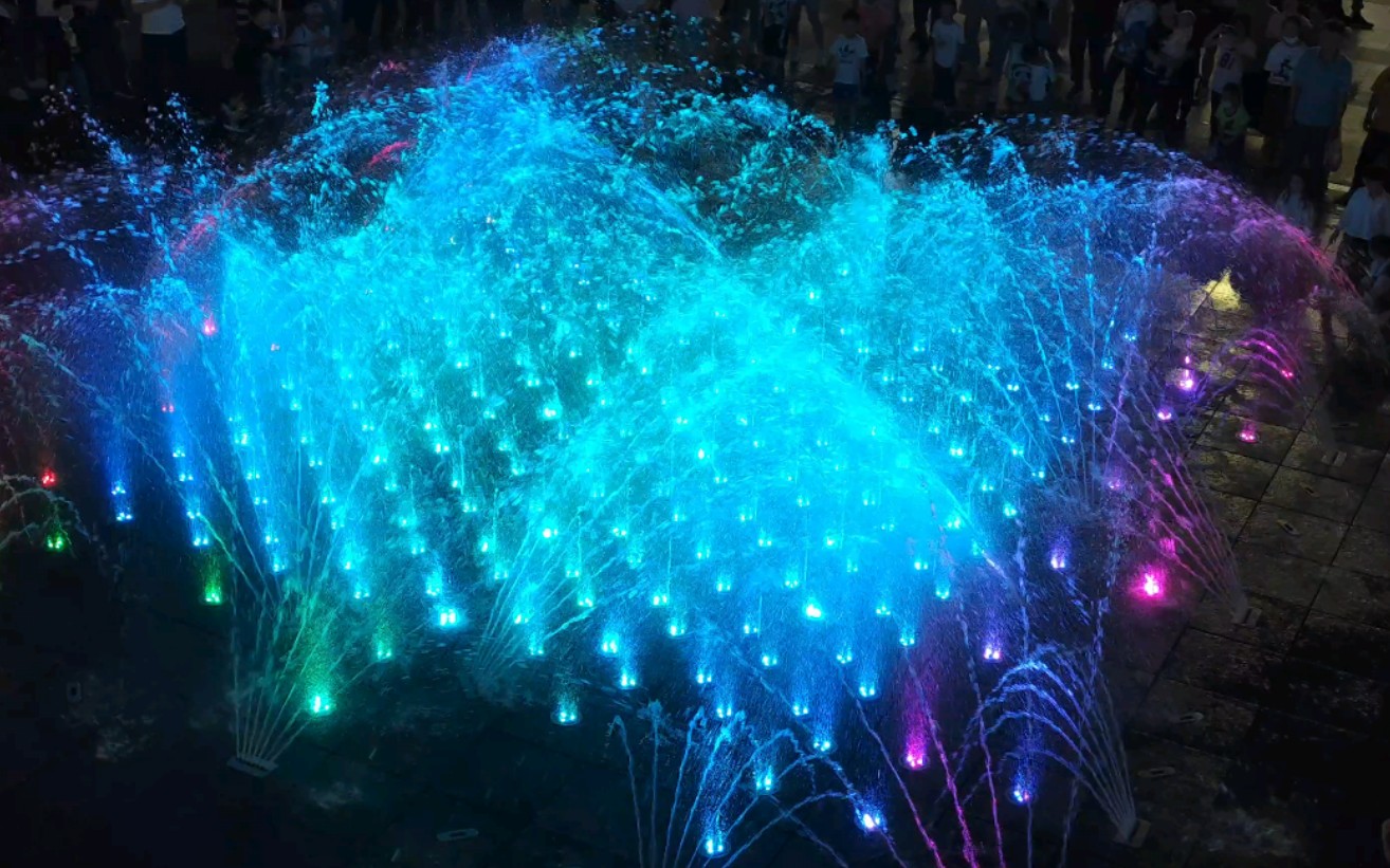 五一节,成都太古里喷泉表演