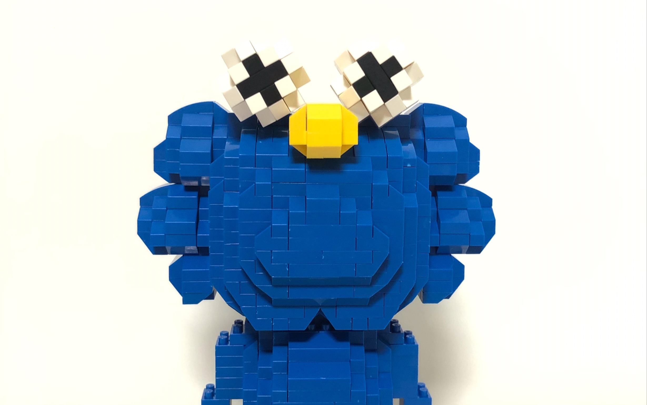 【延时拍摄】kaws微钻积木模型,白天拼到黑夜,记录一下 :)_哔哩哔哩