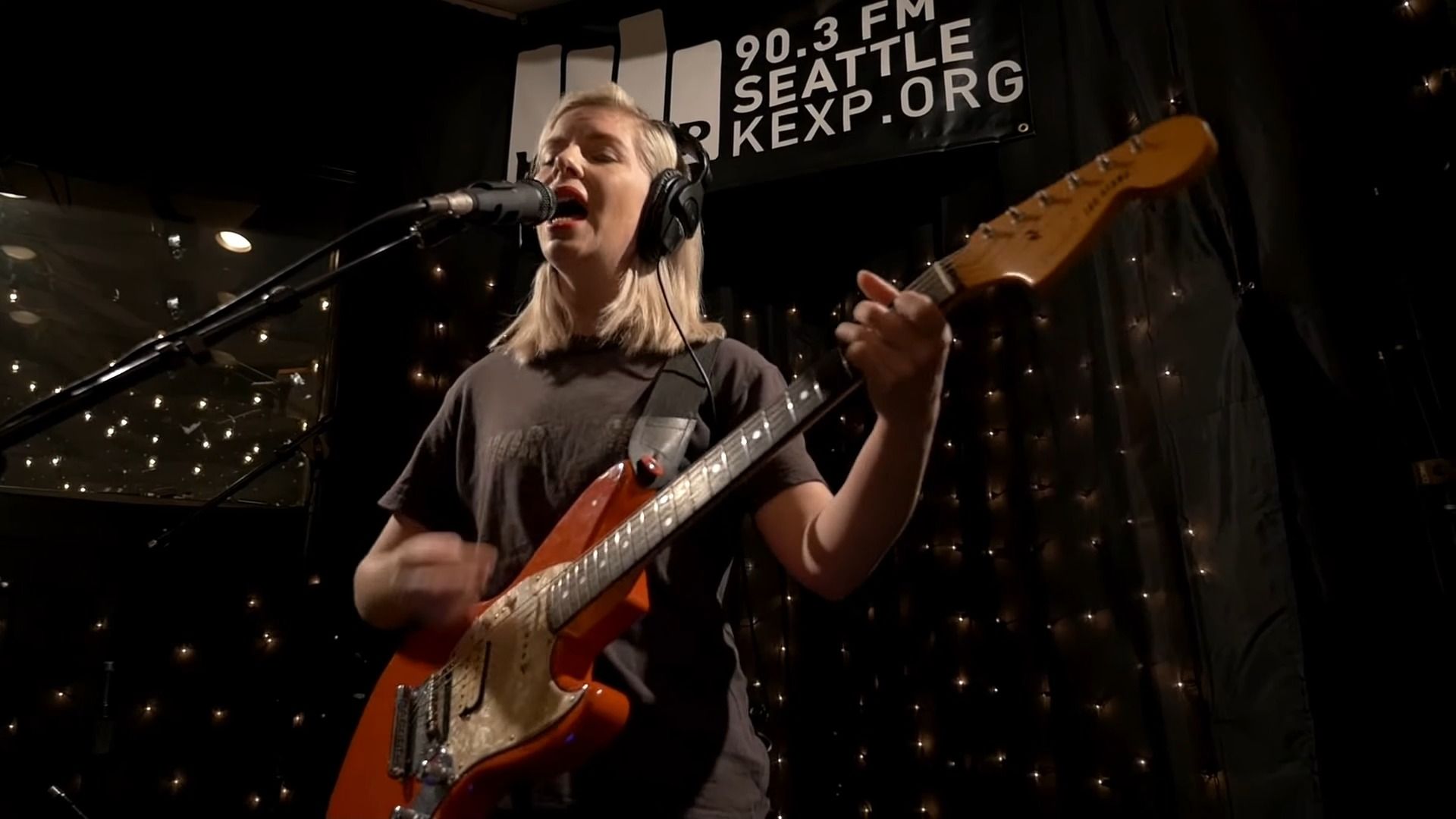 [图]【中英双字】Alvvays - Archie, Marry Me (Live on KEXP)