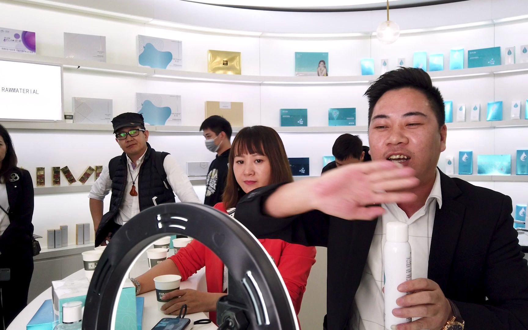 全域霸屏佰芙魅超级ip训练营主播开播现场主要介绍一款让你年经10岁