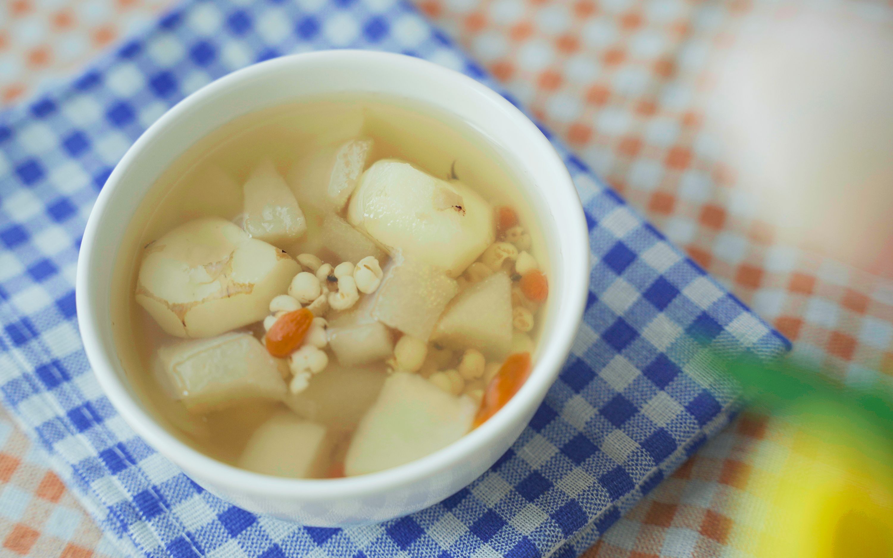 夏日解暑饮品,雪梨薏米马蹄糖水,不加一点糖,清甜超好喝!