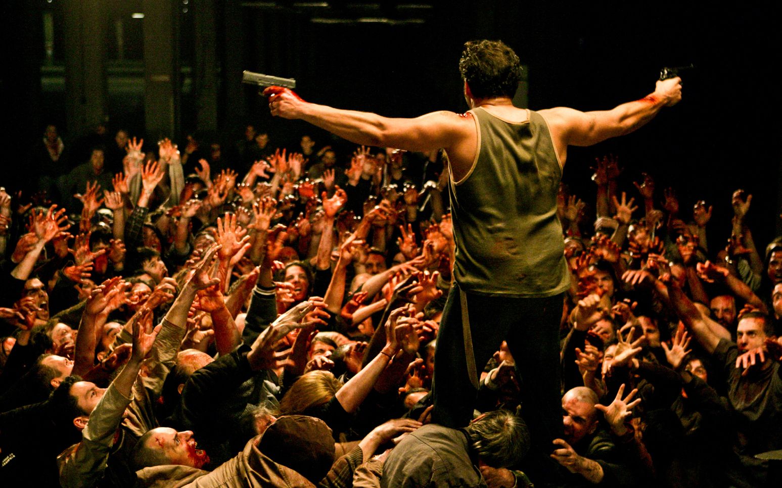 一人硬刚百万丧尸大军这部法国生猛丧尸片看的太爽了