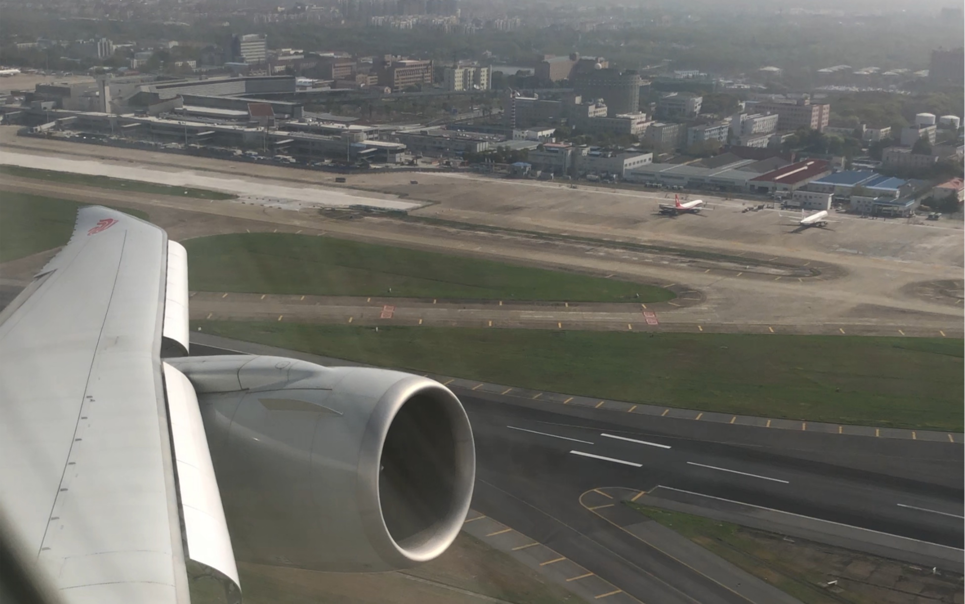 波音747-8客机 上层视角 由上海虹桥机场起飞