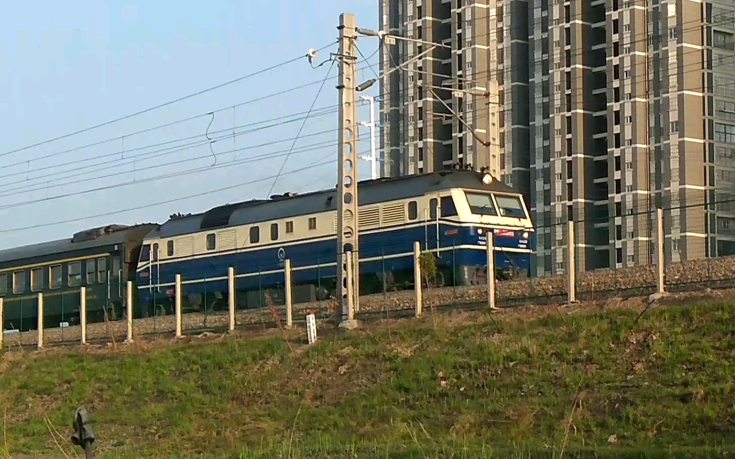 『徐段df11型内燃机车』牵引通勤