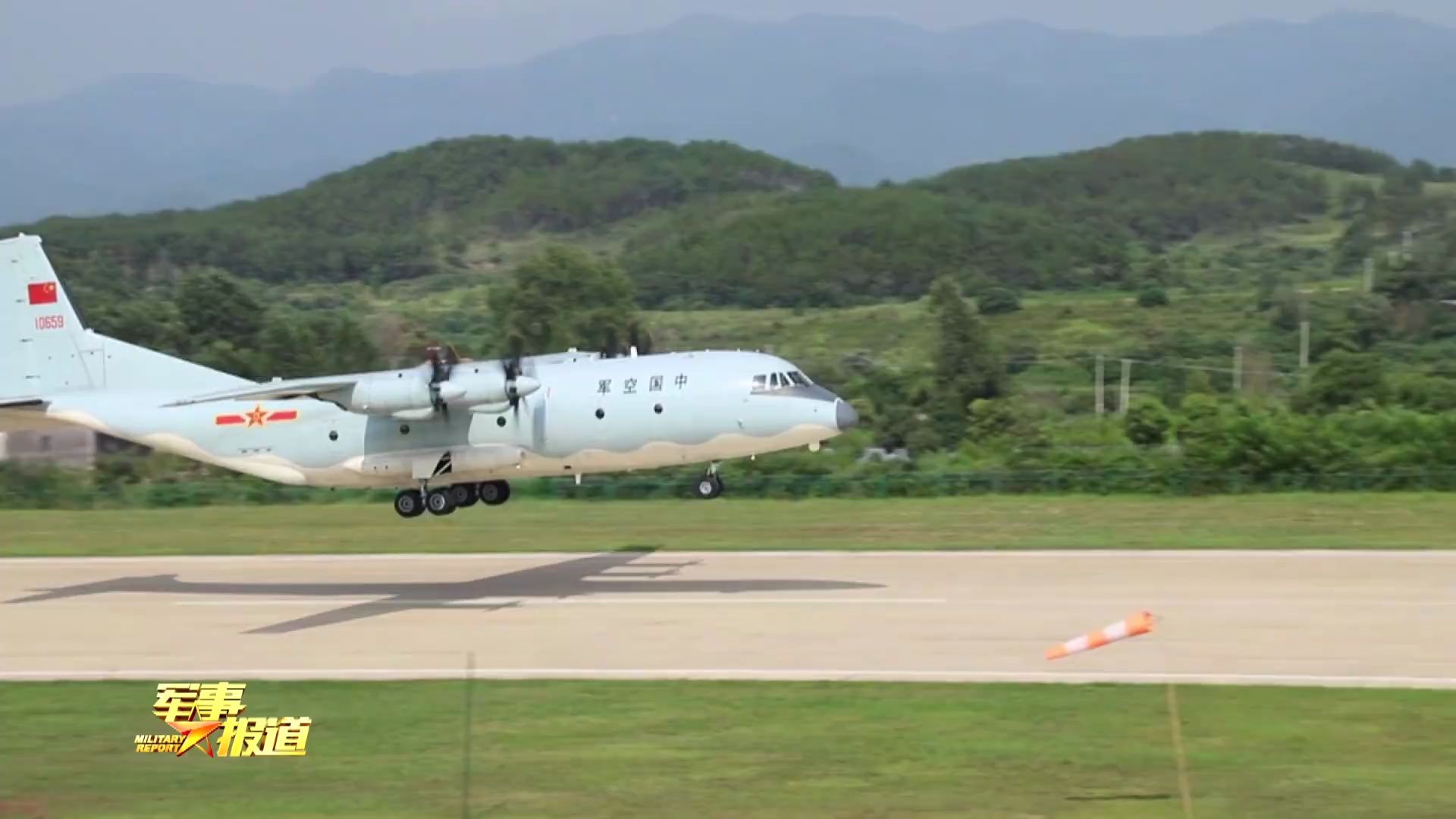 解放军空降兵成建制水上跳伞哔哩哔哩bilibili