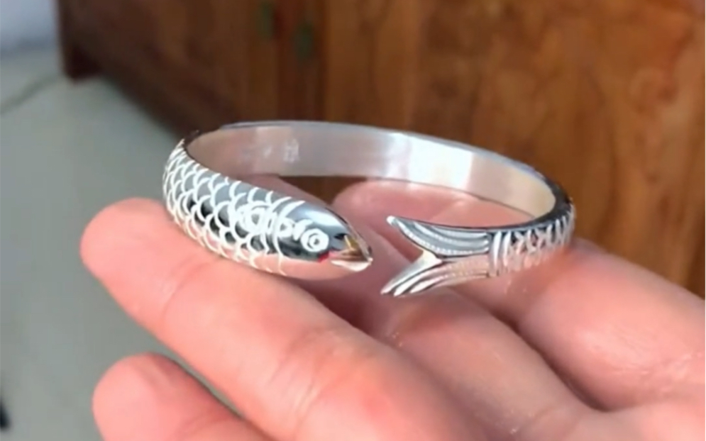 手工打磨纯银鱼手镯!