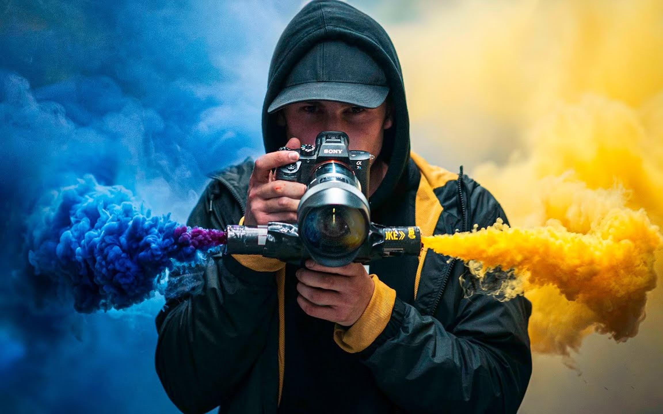 摄影w6枚彩色烟雾弹同时爆炸