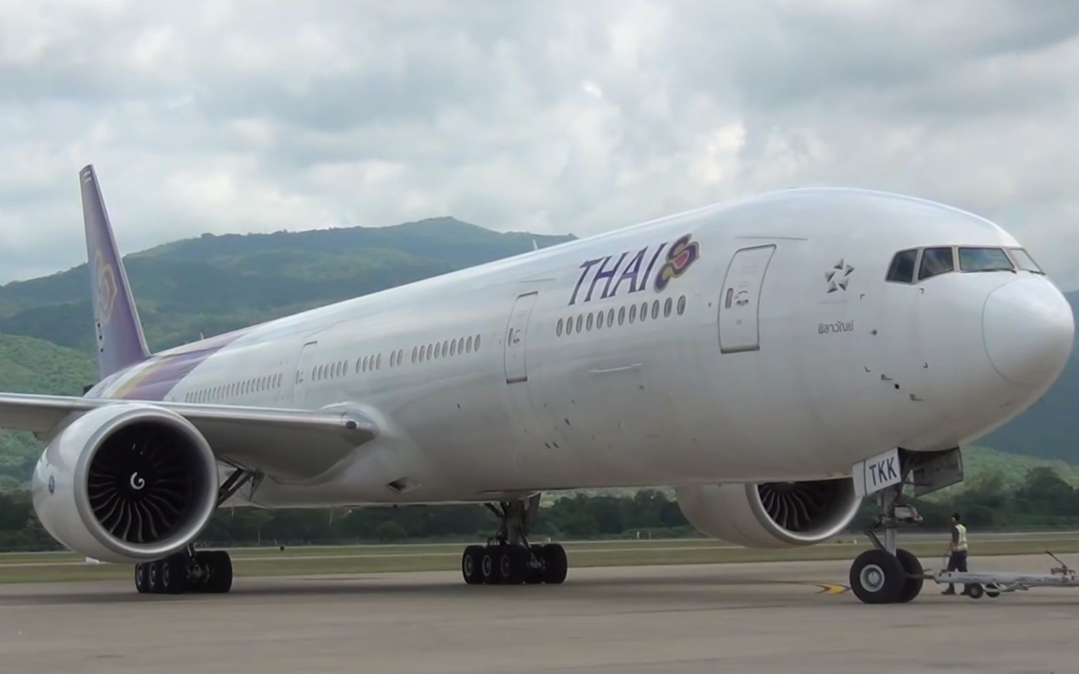 泰国航空波音777-300er清迈国际机场降落,推出,起飞_哔哩哔哩 (゜-゜)