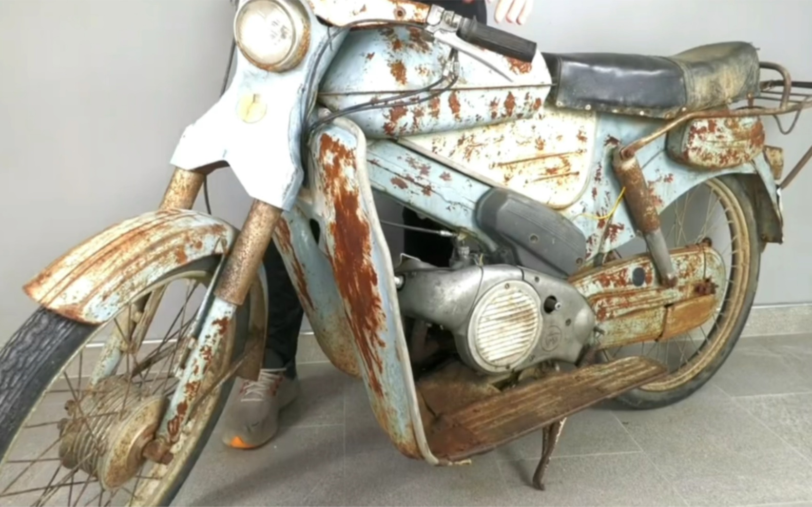 小伙花300买来报废摩托车,翻新后太惊艳,土豪抢着要买#摩托车