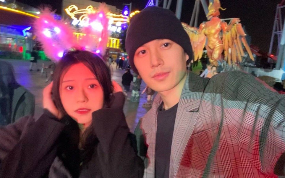 沉默cp晚安同框捏脸有抱抱有偷偷亲还有