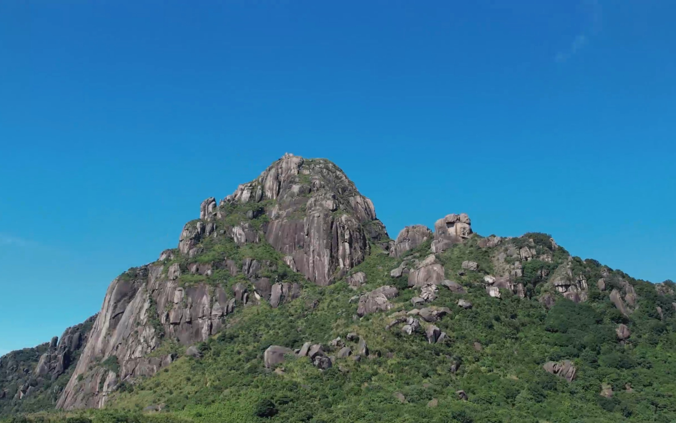 航拍机与穿越机的混剪-潮汕第一峰:凤鸟髻