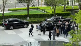 西班牙首相桑切斯抵达小米公司，雷军热情接待