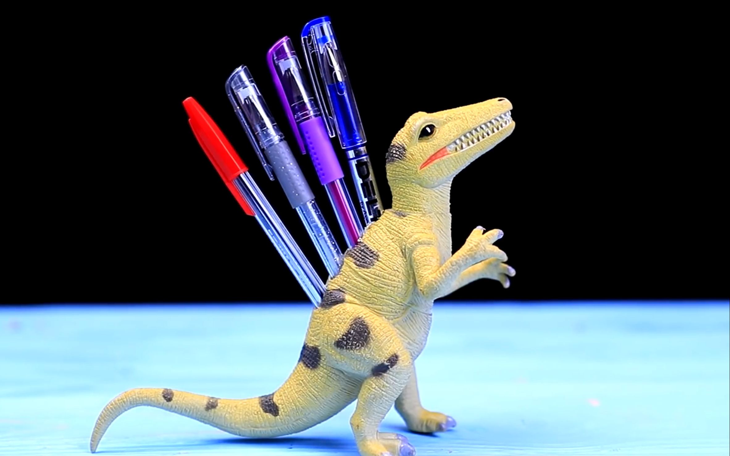 10个骚操作diy改造,恐龙玩具秒变实用笔筒?