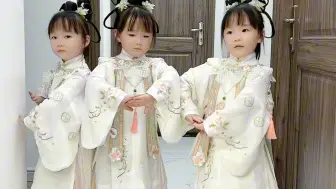 Tải video: 中秋幼儿园要求穿汉服，大家看看哪一套好看些