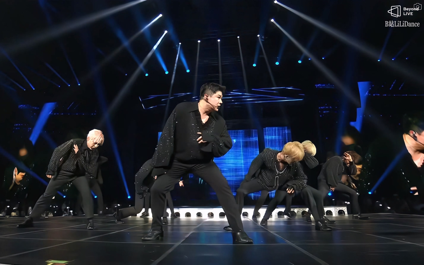 [图]【4K 舞台】Super Junior《 Mr.Simple 》SUPER SHOW 9 : ROAD_SHOW 20230416