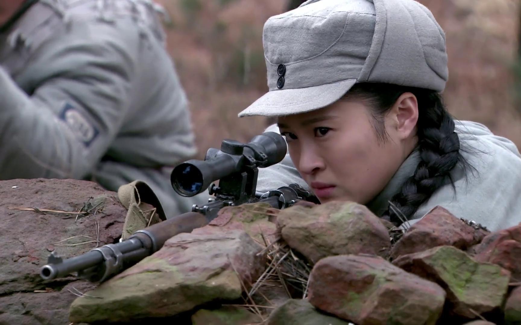 抗日剧:女鬼子用我军战士当人质,女侠在她身后一枪毙命,精彩