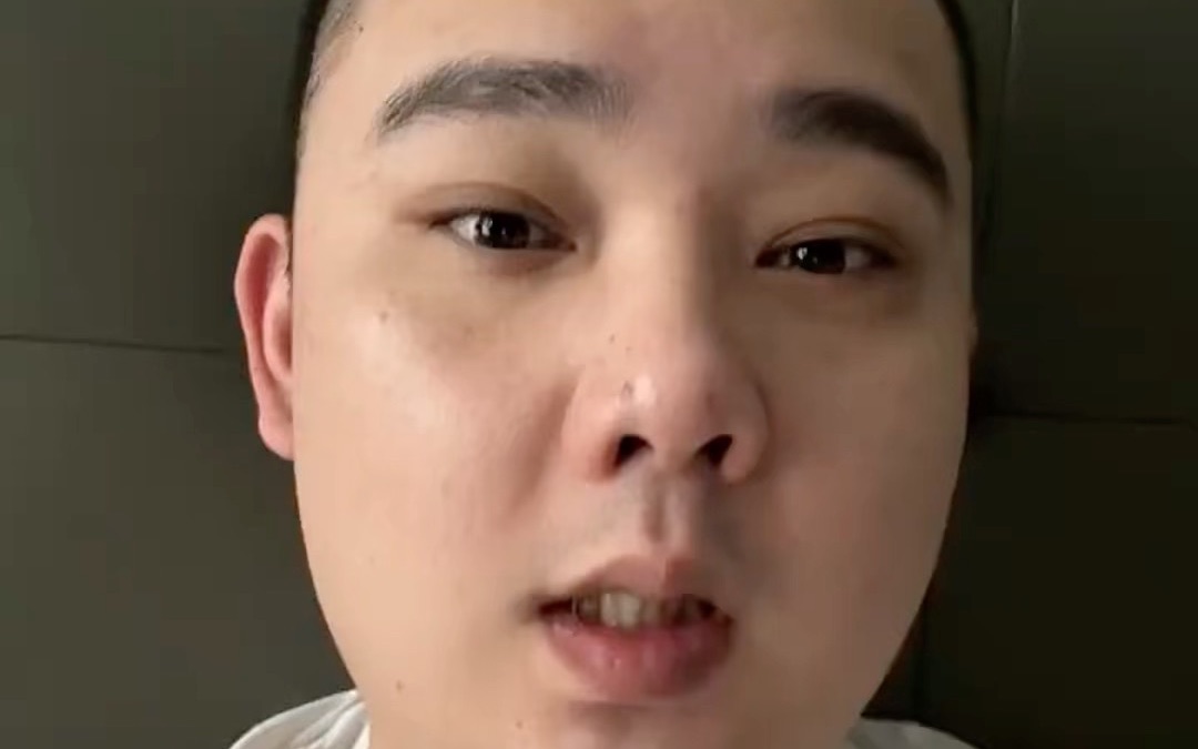 李老八阳性刚退烧就想去逛街!大家觉得可以吗?-地上足球老八-地上足球老八-哔哩哔哩视频
