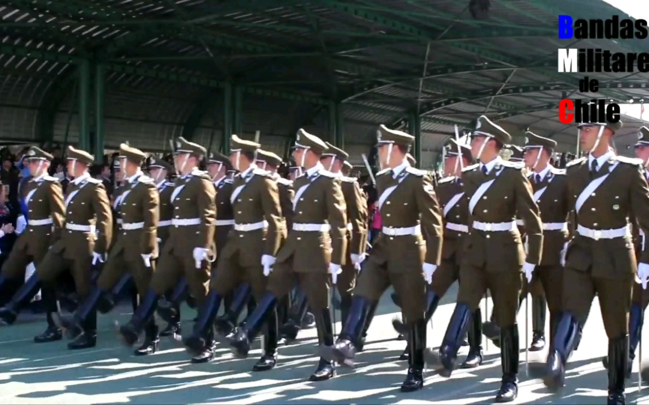 [图]智利警察学校阅兵演奏德国军乐《巨人掷弹兵团进行曲/Parademarsch der Langen Kerls》