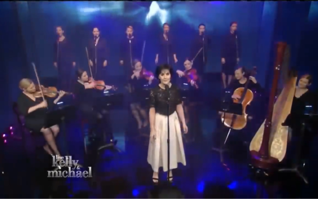 [图]#Enya only time #音乐现场 #雨过天晴 Echoes in Rain #恩雅 #天籁