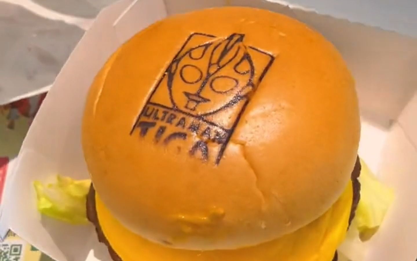 问问你姓王的好朋友愿不愿给你安排奥特曼汉堡!