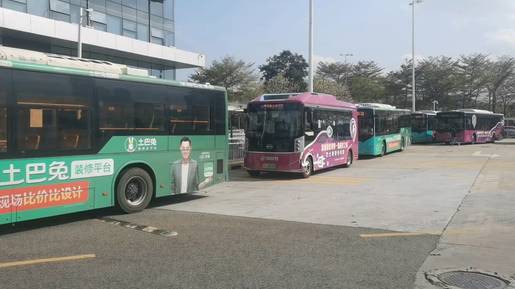 深圳巴士集团福田欢乐购d线比亚迪b7出站