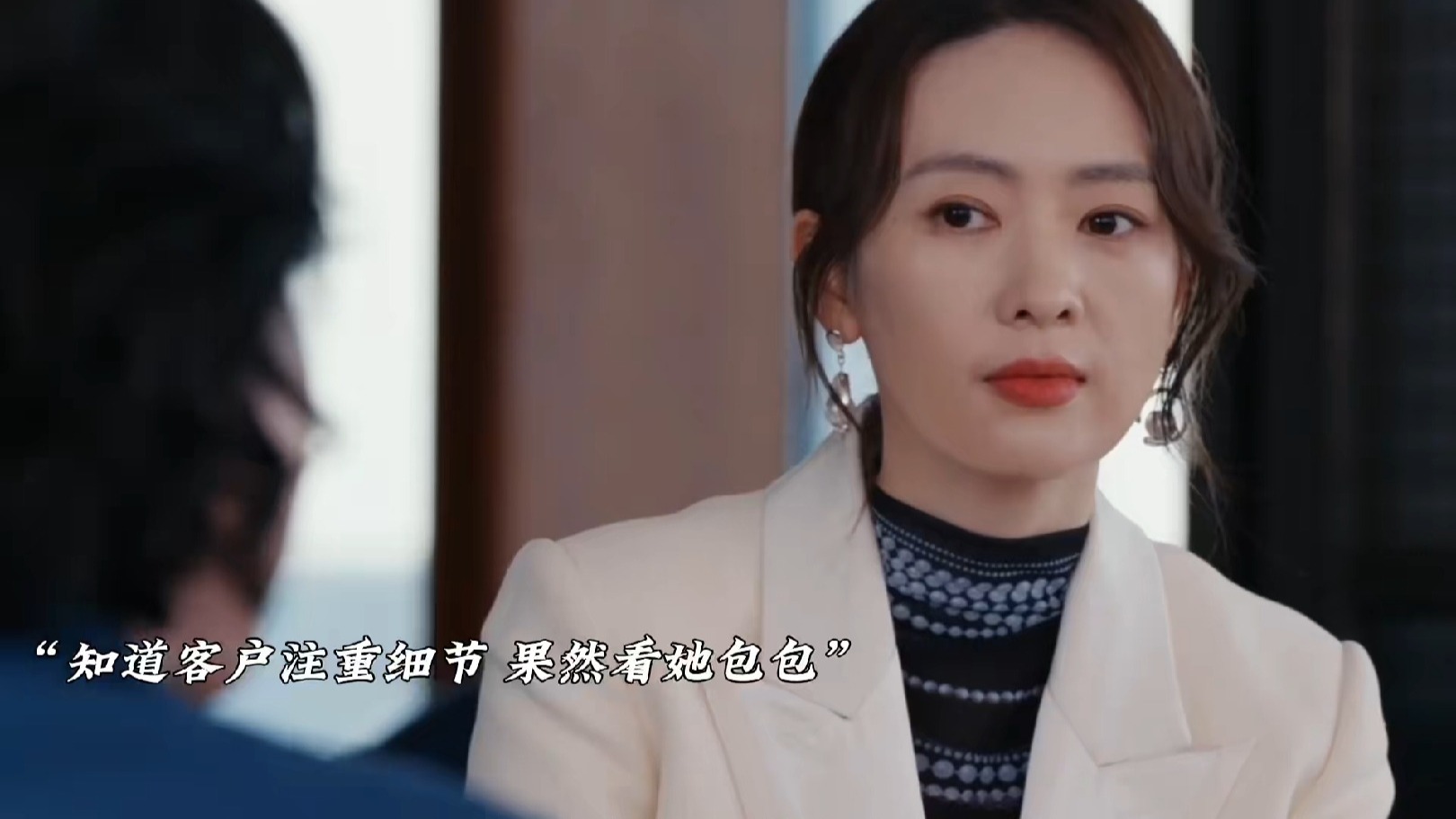 "精致的女人有多爱包,童瑶新剧开播,后备箱全是包!