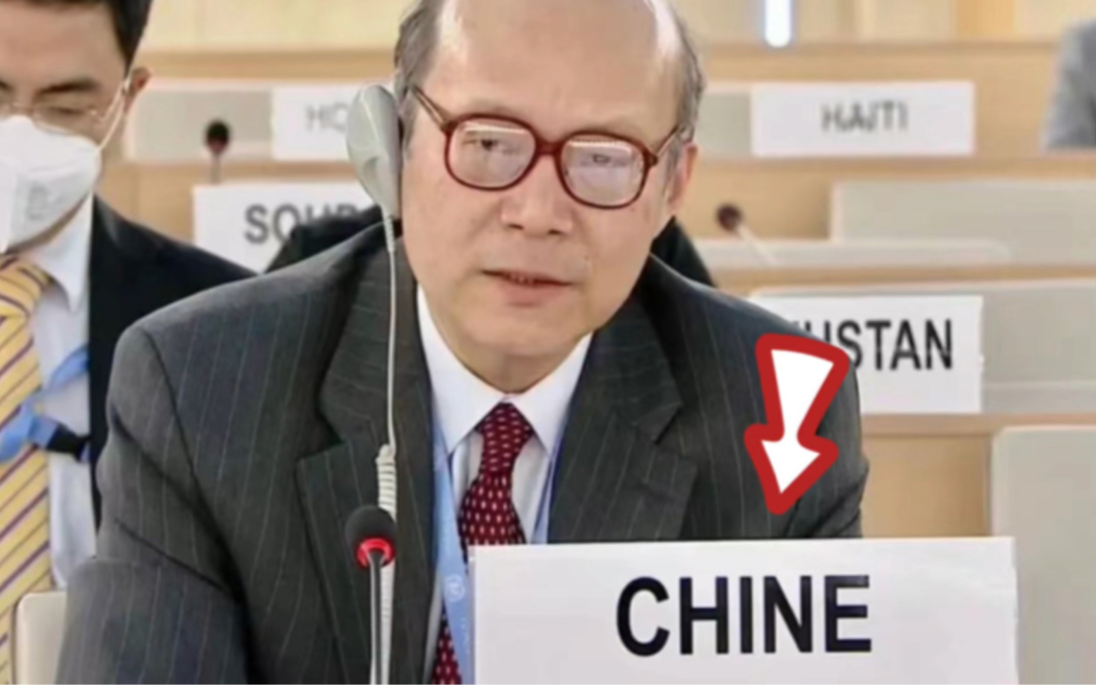 联合国开会,中国代表的桌签上为啥是 Chine?哔哩哔哩bilibili