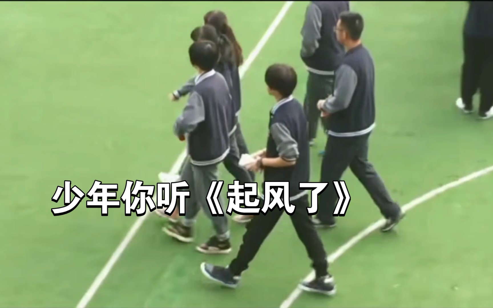 王俊凯重庆八中升旗仪式全程4分钟cut|"羡慕每一个和你坦然打招呼的人