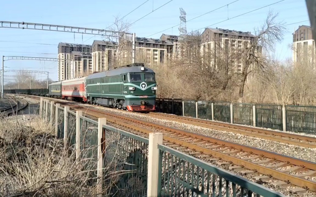 df4b-7550牵引中57203次长轨车接近长阳线路所