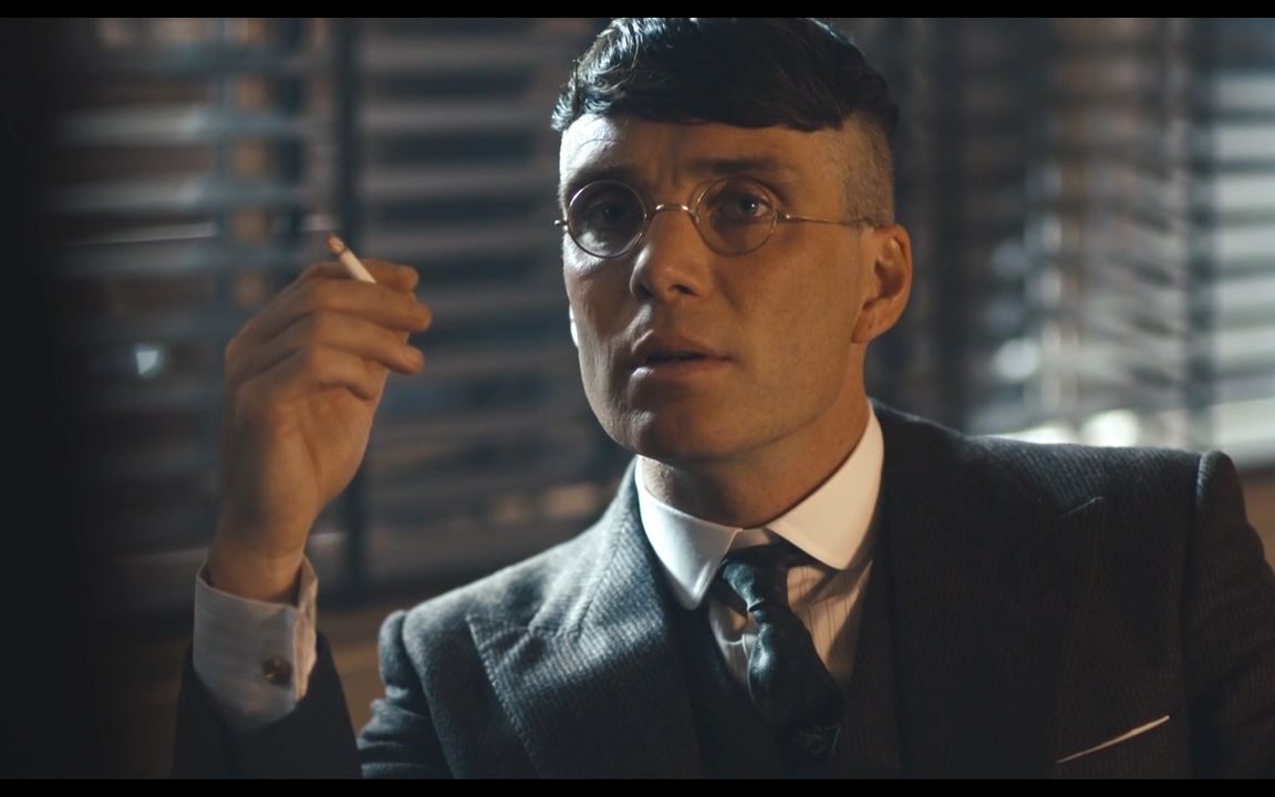 peakyblinders除了烟酒手里再有可能拿的就是枪了吧