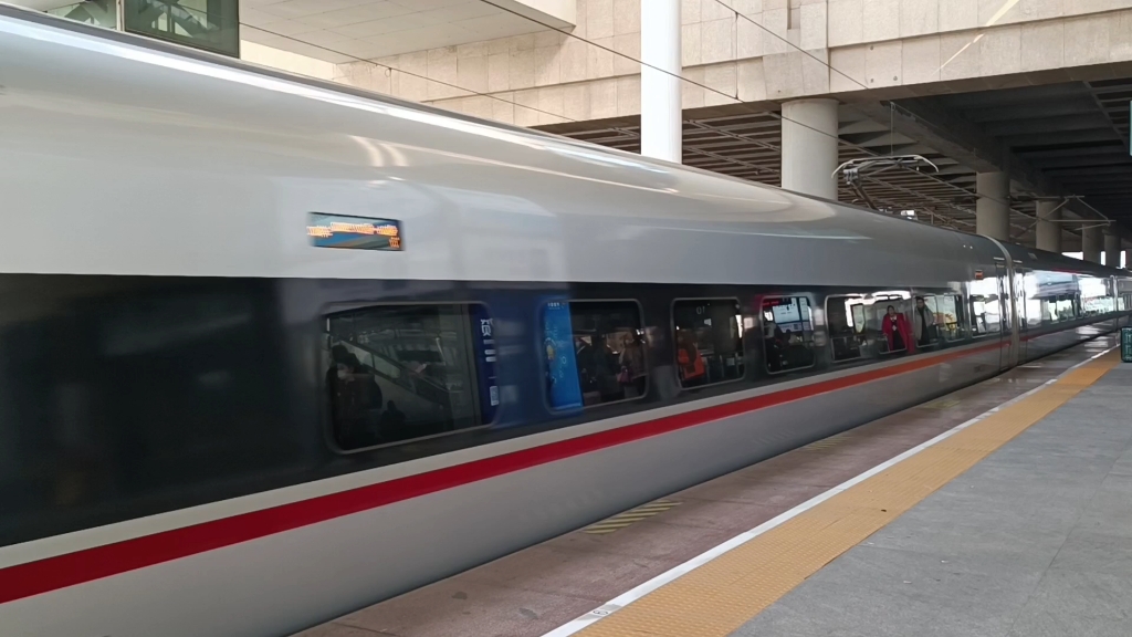 g382 菏泽东-北京南 cr400afa-2204驶出济南西站