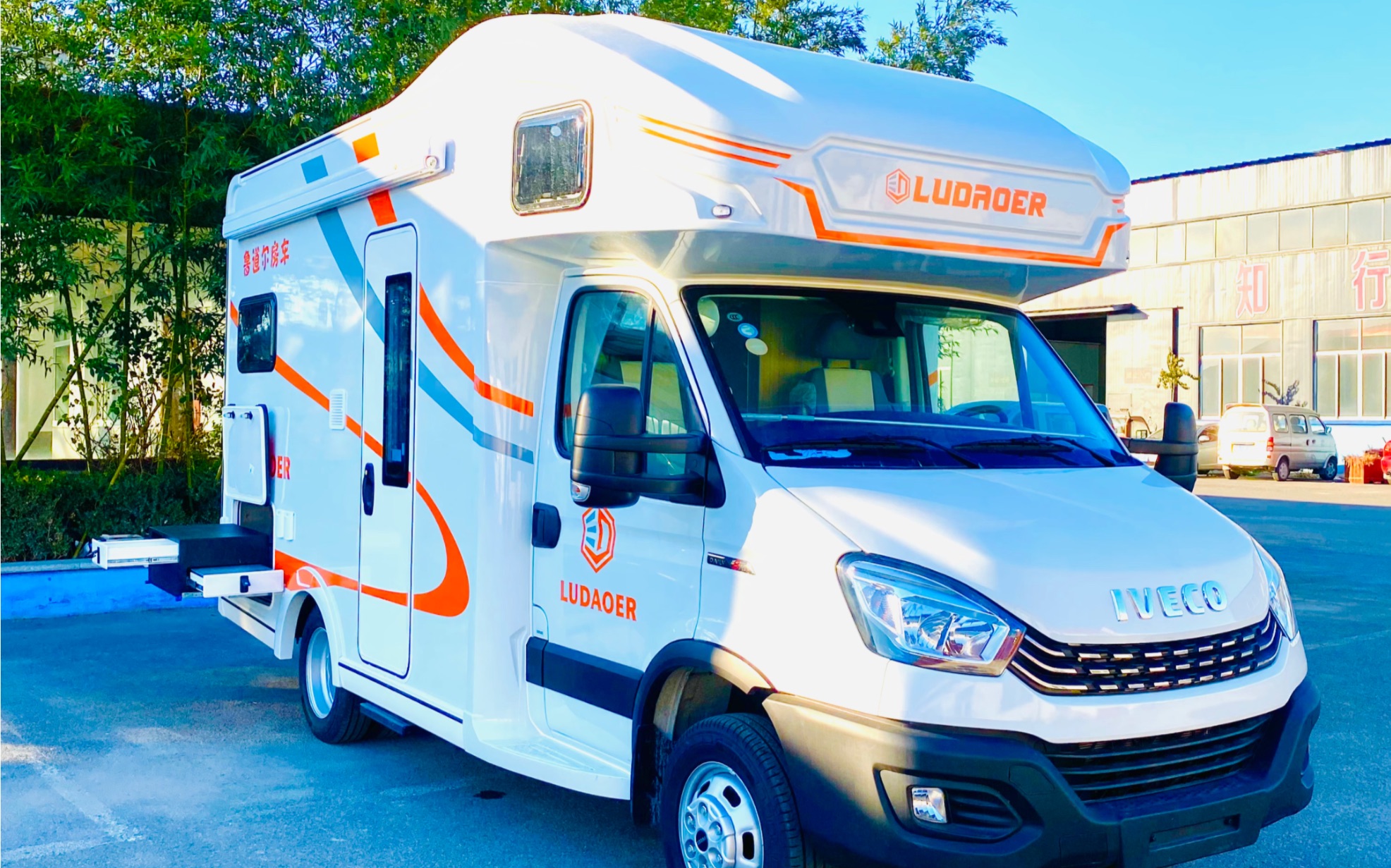 u型卡座大空间,三张床 48v8000w逆变器15度电-鲁道尔房车工厂-鲁道尔