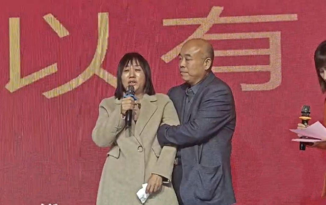 [图]亿万富豪解克锋，找回儿子解清帅始末，认亲现场感人至极