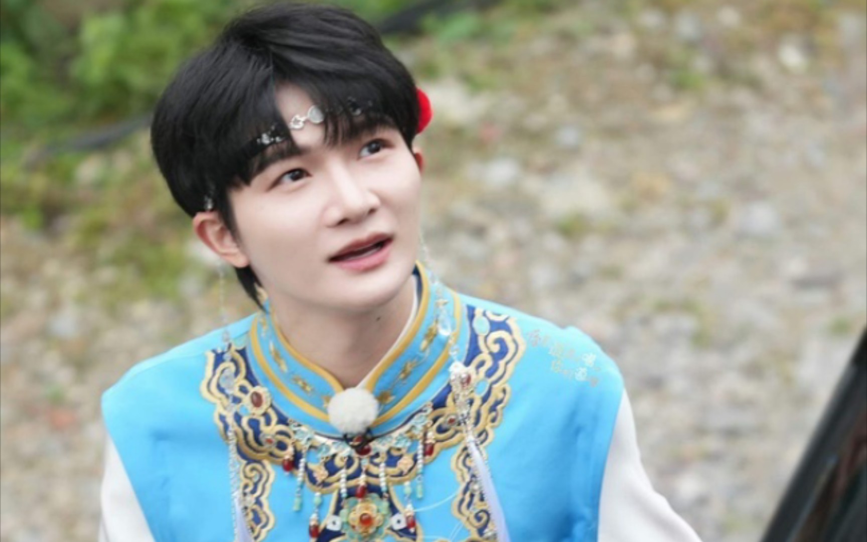 【周深】今日《奔跑吧》路透:cos木偶戏里面的角色妆造.