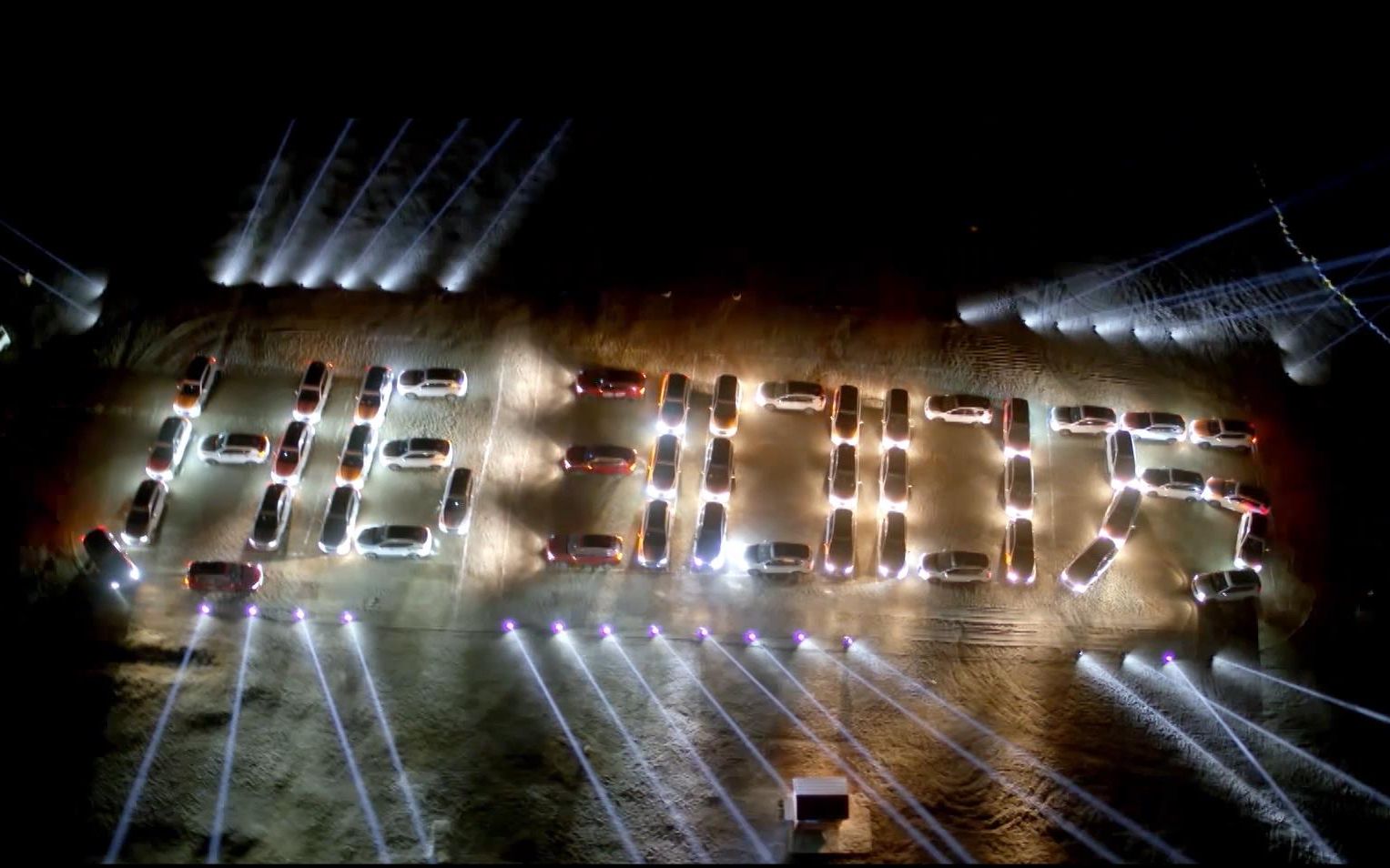 国民神车哈弗h6热销300万车主上演汽车炫酷灯光秀