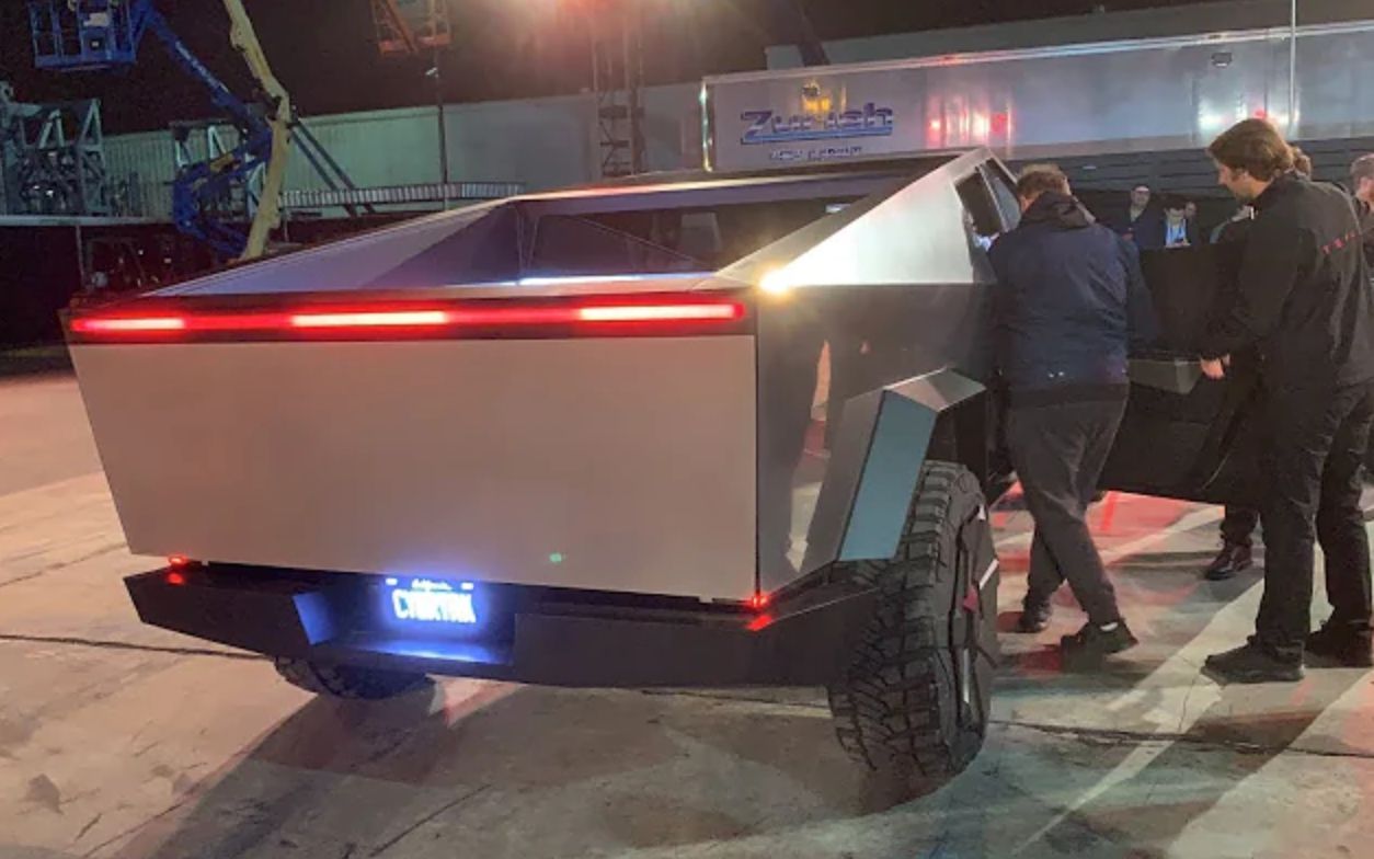 [图]Tesla CyberTruck 试乘