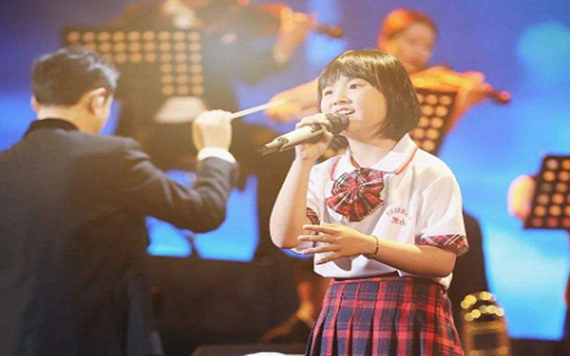 00后唱歌这么厉害吗?六年级小女孩唱《飞云之下》,声音好美