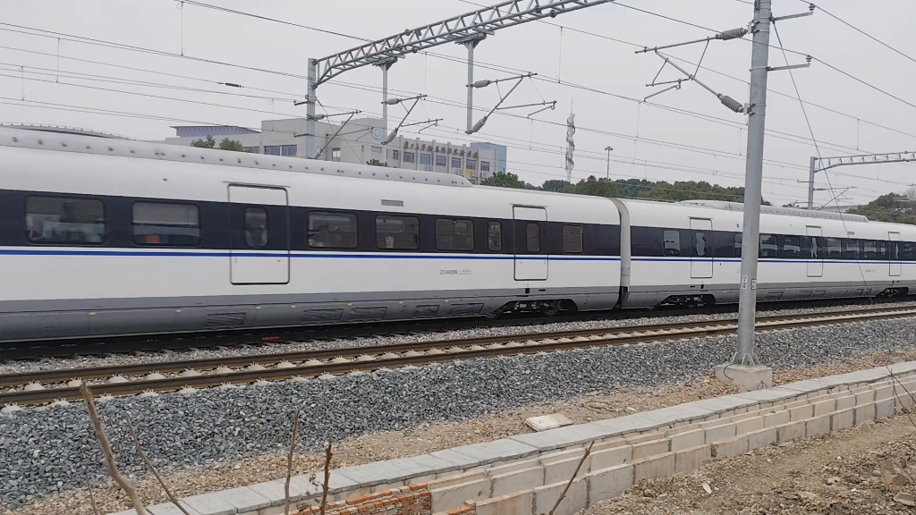 金山铁路crh6a列车