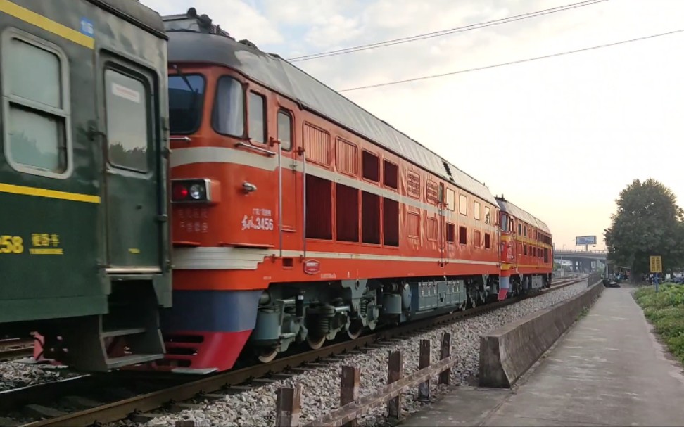百年广三内燃天堂广铁广段df42602df43456橘子双机牵引15辆25g型客车