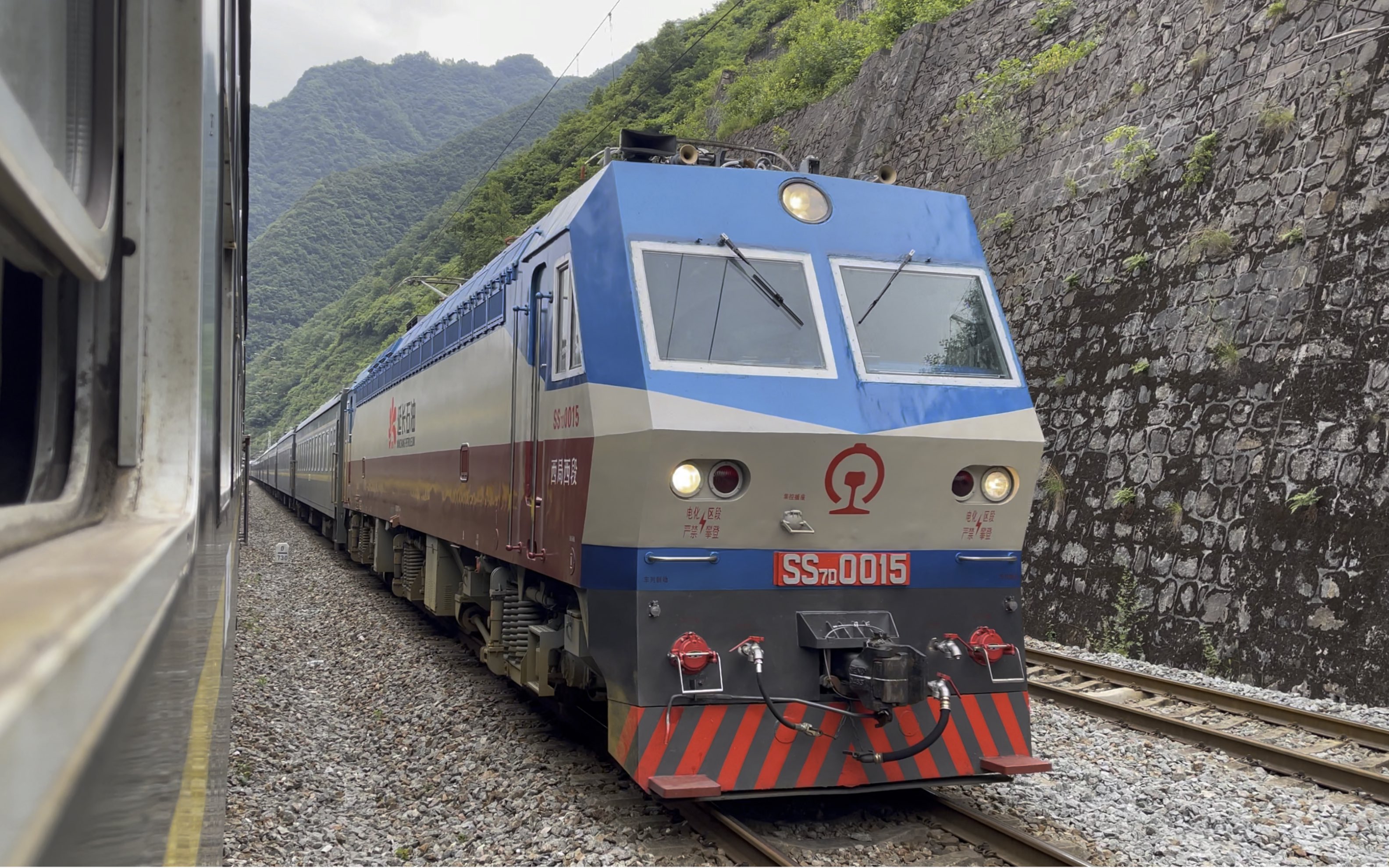 客车6063次 王家沱站"会"客车k546次