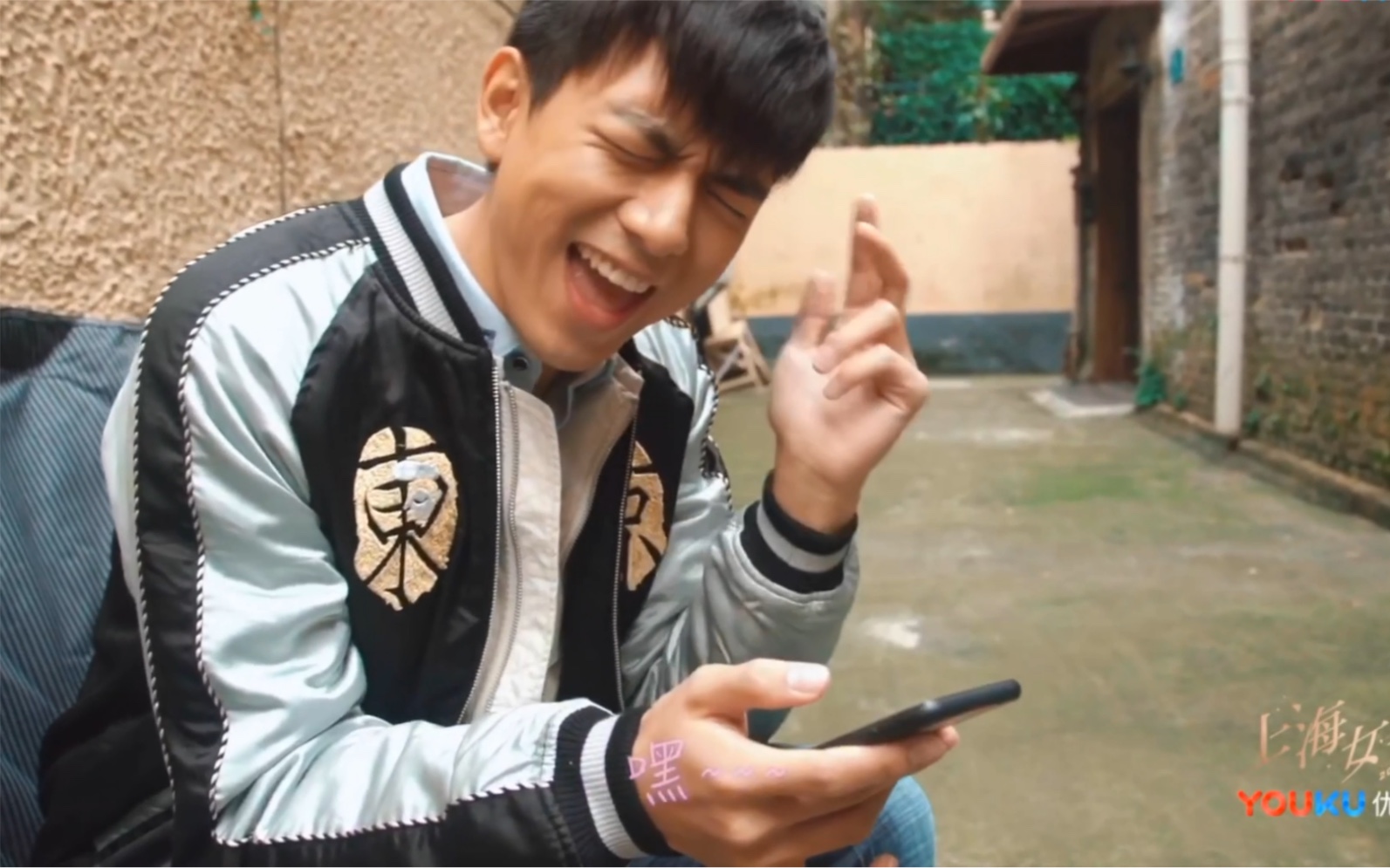 李现对口型搞笑唱歌