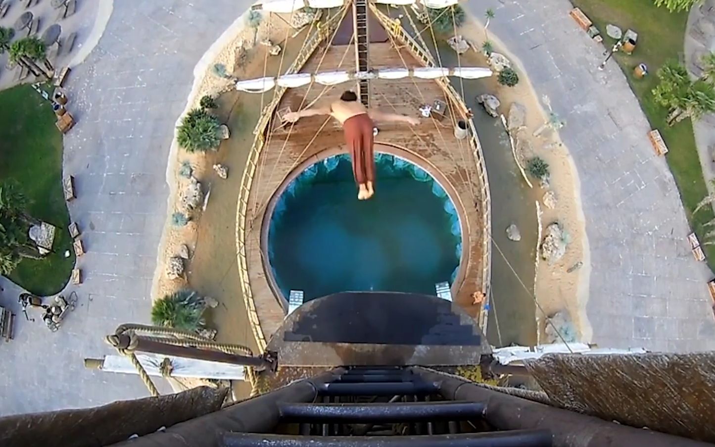 现实中的信仰之跃!五大极限高空跳水