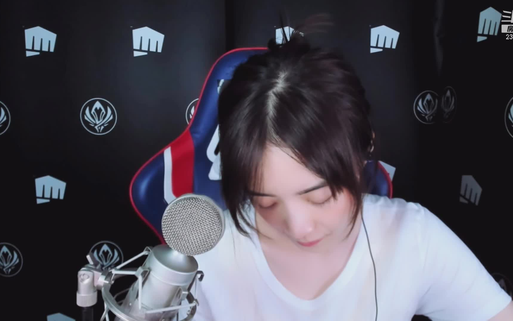 斗鱼lol主持人余霜5.25直播录像
