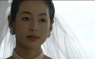 下载视频: 当巅峰颜值的铃木保奈美披上婚纱，该怎么形容她的美