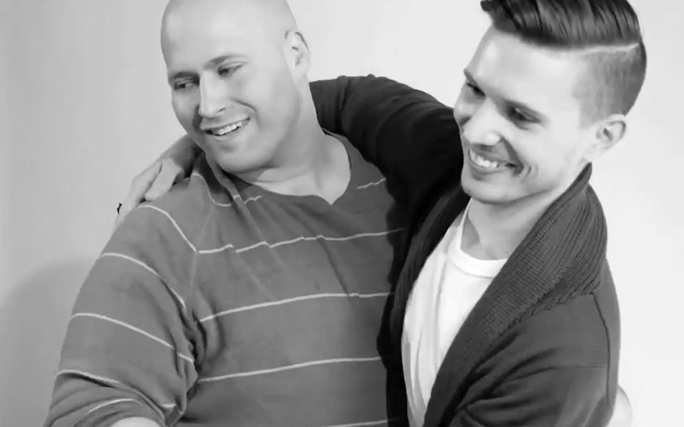 【中英】十五位恐同者第一次与同性恋拥抱