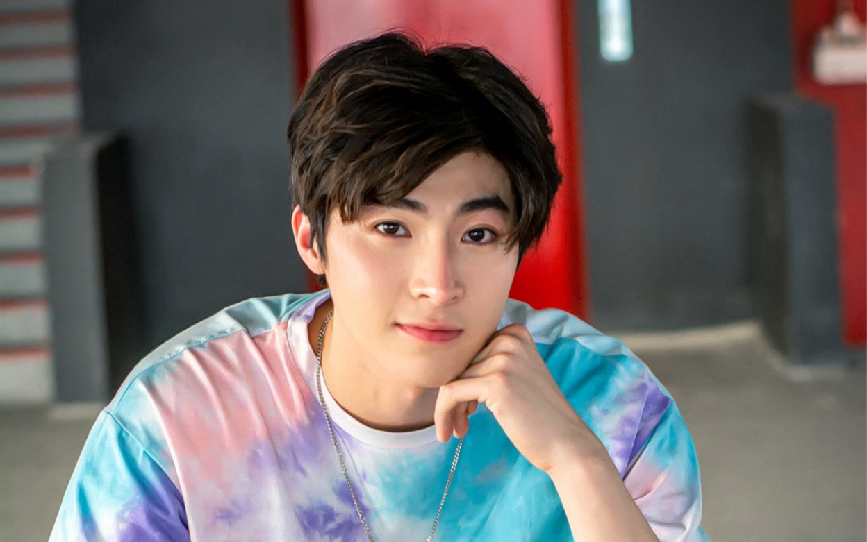 泰国艺人 blue和同学mark跳舞合集