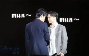 Descargar video: 山巅大合唱again！ “你们根本就不唱～骗人” “他们唱了”“宝贝儿～下来吧” 《解：设》抱抱之后是亲亲？什么时候准备举高高？